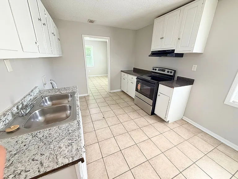 1111 Canary Ln — Photo 4