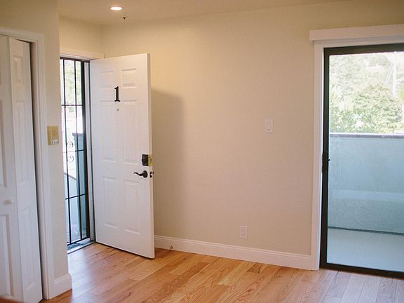 4th image of 55 Marlow Dr #1