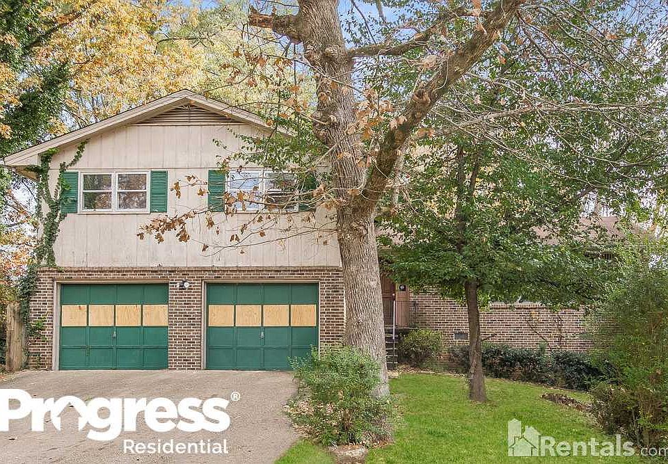 2nd image of 482 Maplecliff Dr