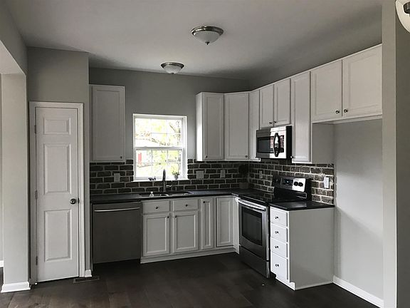 3rd image of 636 Huffine Manor Cir