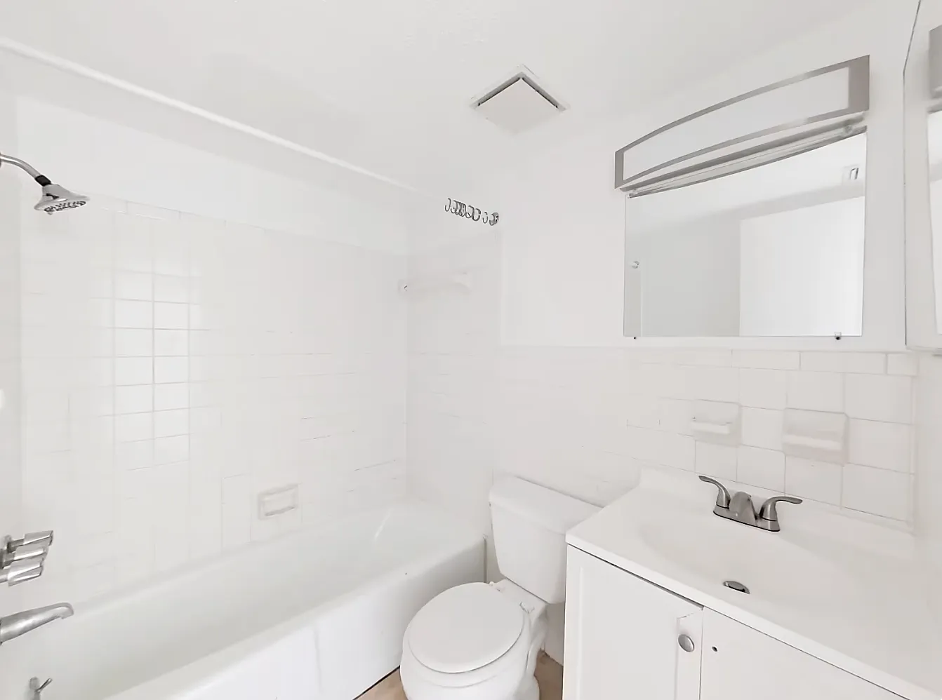 2 bed, 1000 sqft, $1,575 — Photo 4