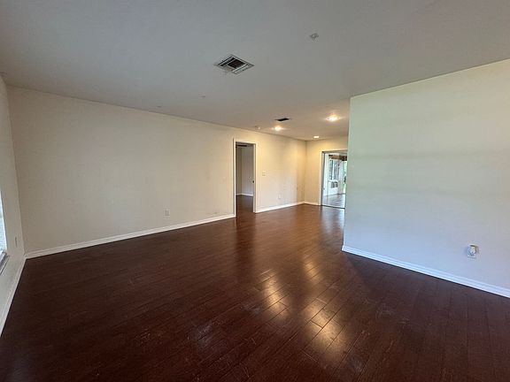 5th image of 3052 Pine Cove Pl