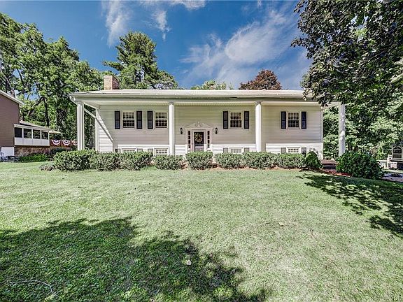 2nd image of 110 Williamsburg Ct