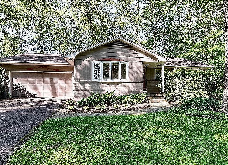 1st image of 414 Ben Oaks Dr E