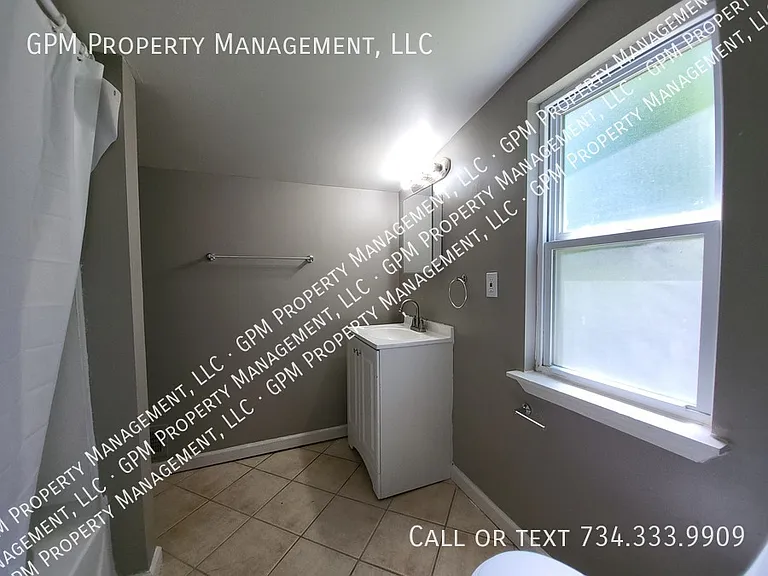 23378 Cunningham Ave — Photo 9