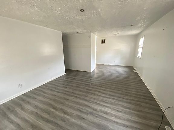 3rd image of 701 Warfield Dr