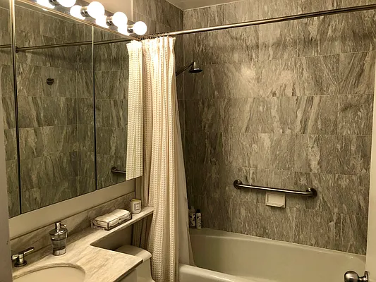 Rented by Tabak Real Estate | media 12