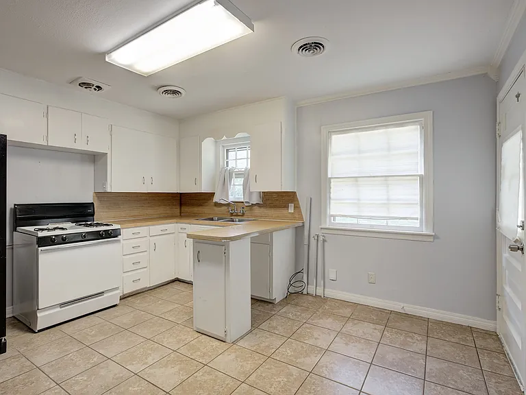 912 Garver St — Photo 11