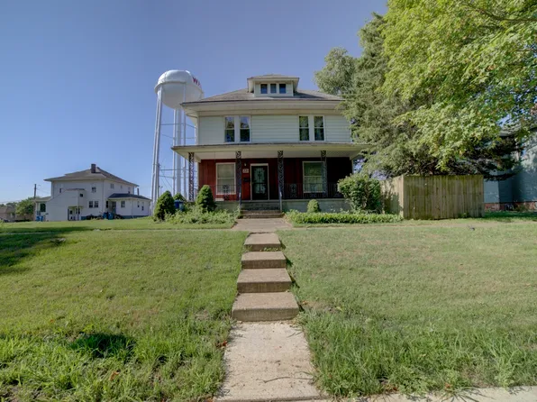 221 E Ash St, Watseka, IL 60970