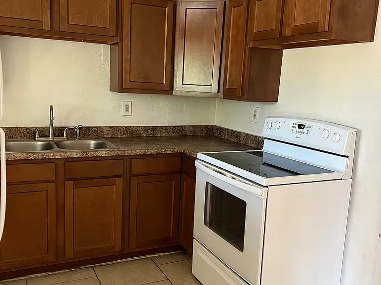 375 W 33rd St #1 — Photo 3