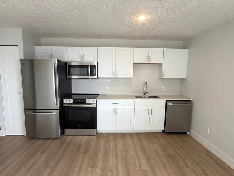 162 Summer St #42AF — Photo 3