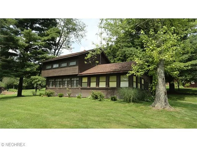 9191 N Shore Dr NE photo 1