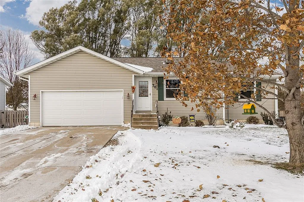 301 Oak Ave photo 1