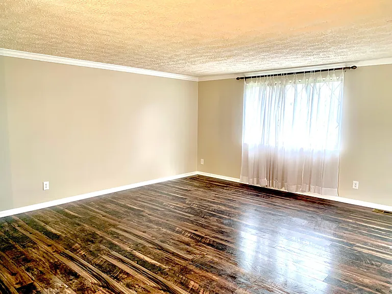 1891 Fernwood Pl — Photo 3