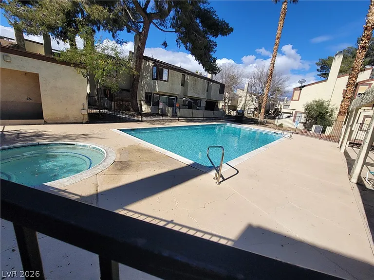 5049 Spencer St #D — Photo 16