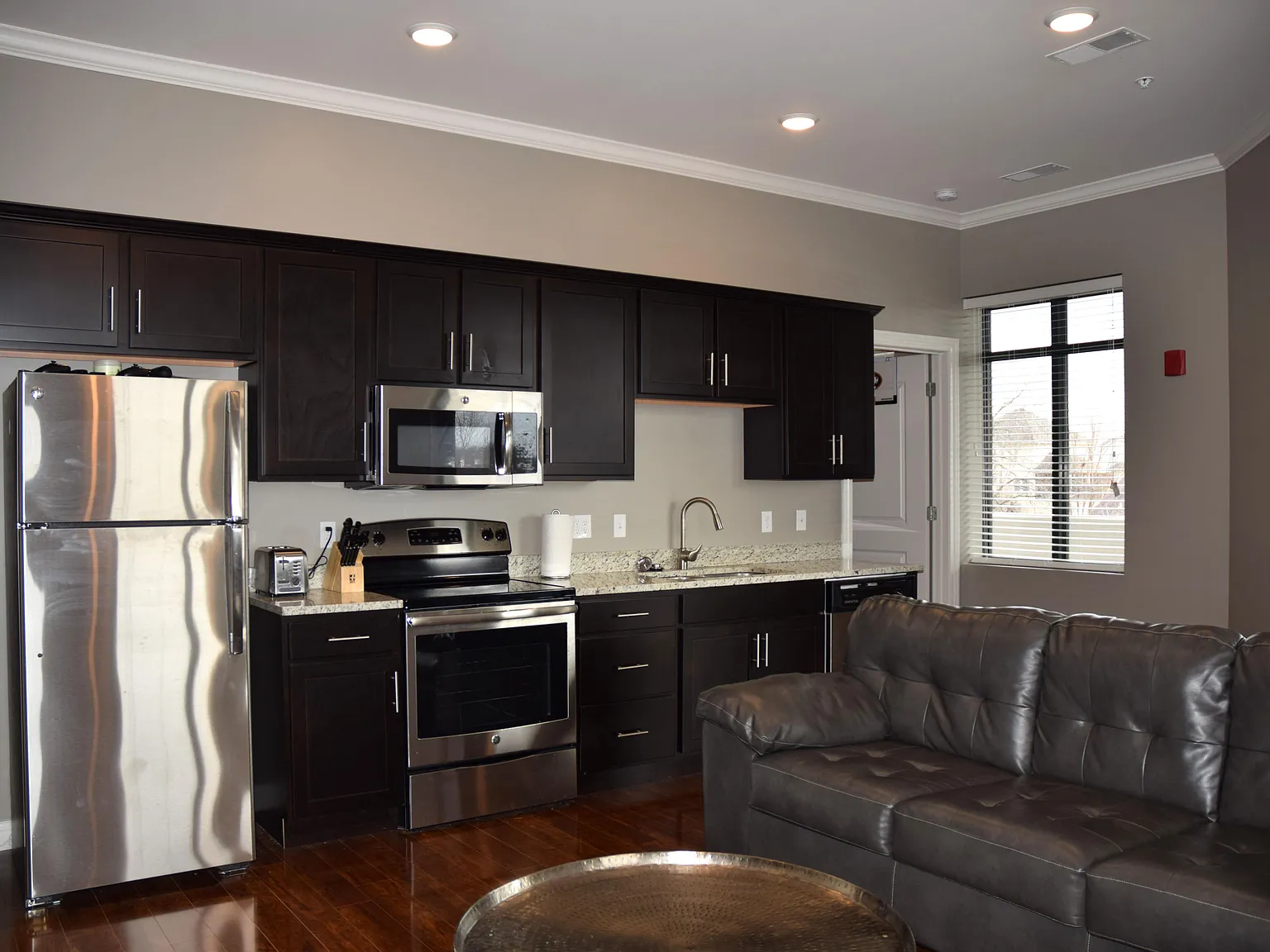 1 bed, 1.0 bath, 656 sqft, $1,429 — Photo 3