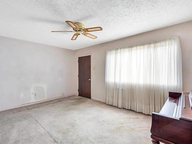 209 Lindy Blvd — Photo 4
