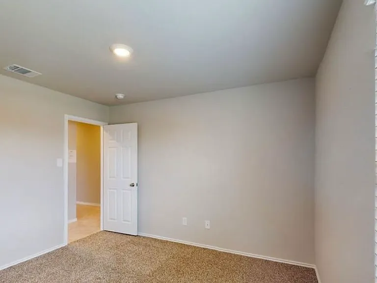 1261 Lindsey Dr — Photo 14