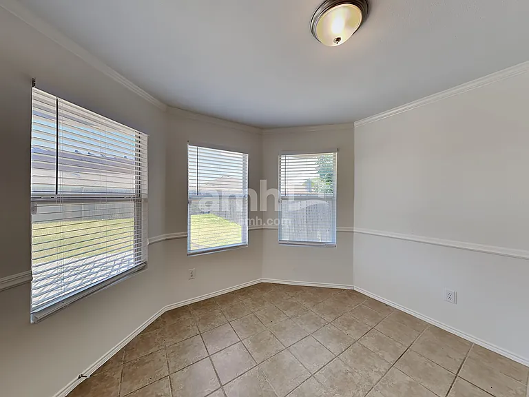 9921 Thomas Jefferson Dr — Photo 5