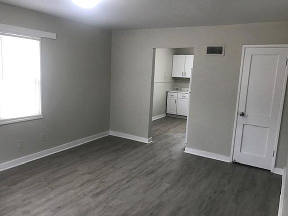 5th image of 833 Stewart Ave