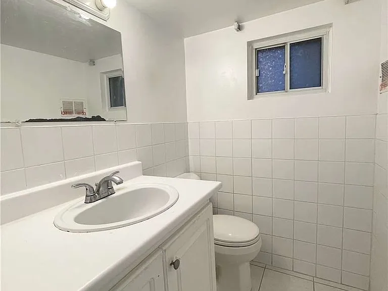 570 Vaughan Rd #LOWER ONE ROOM — Photo 3