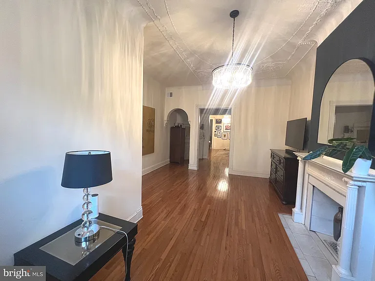 727 Reservoir St — Photo 5