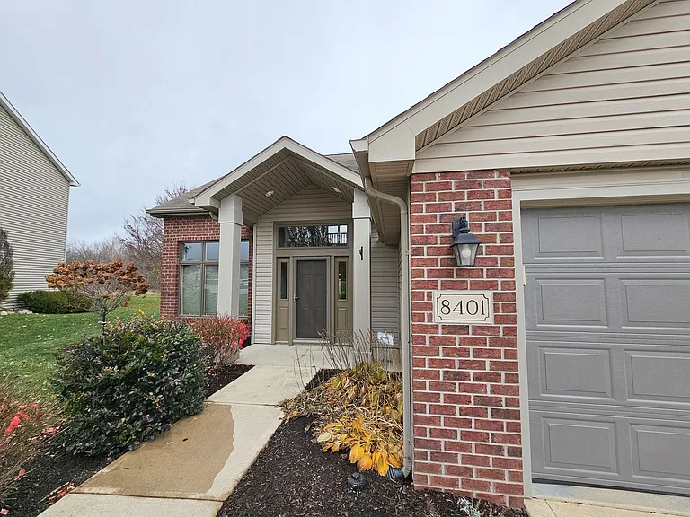 8401 Backwater Dr — Photo 2