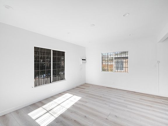 4th image of 7561 Apperson St #1