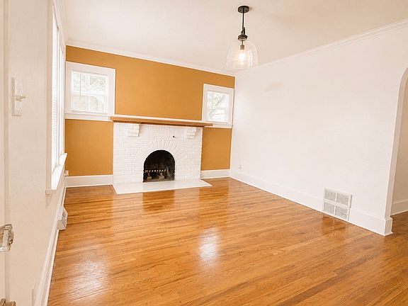 3rd image of 2425 Prospect Rd