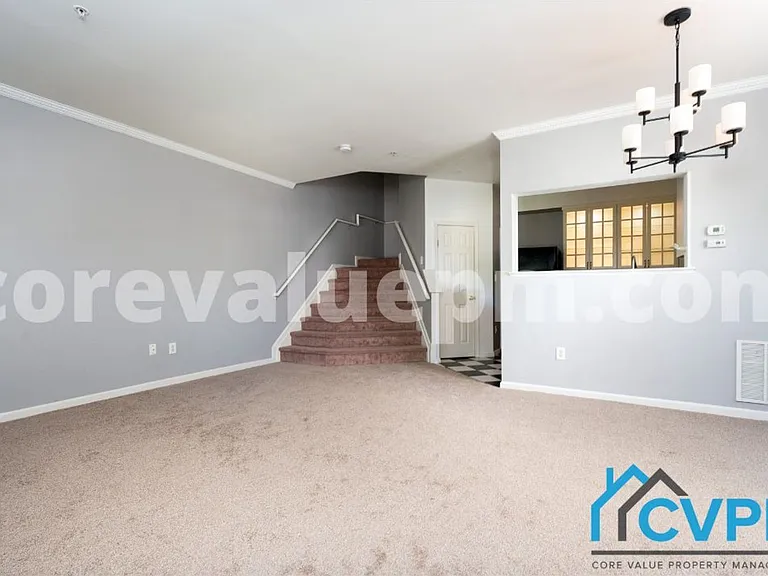 1934 Hackberry Ct — Photo 3