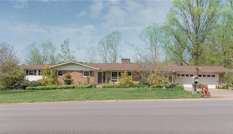1st image of 114 Colonial Dr