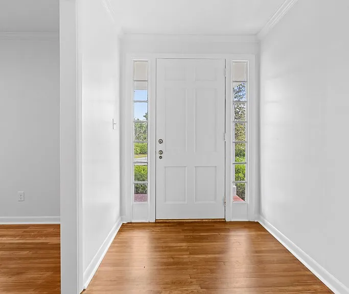 2421 Westwood Dr — Photo 11