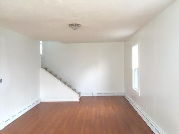 3rd image of 709 Broad St