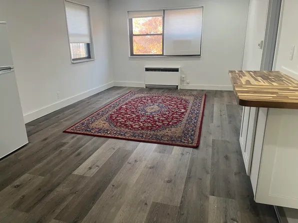 500 Linwood Drive image 2 of 10