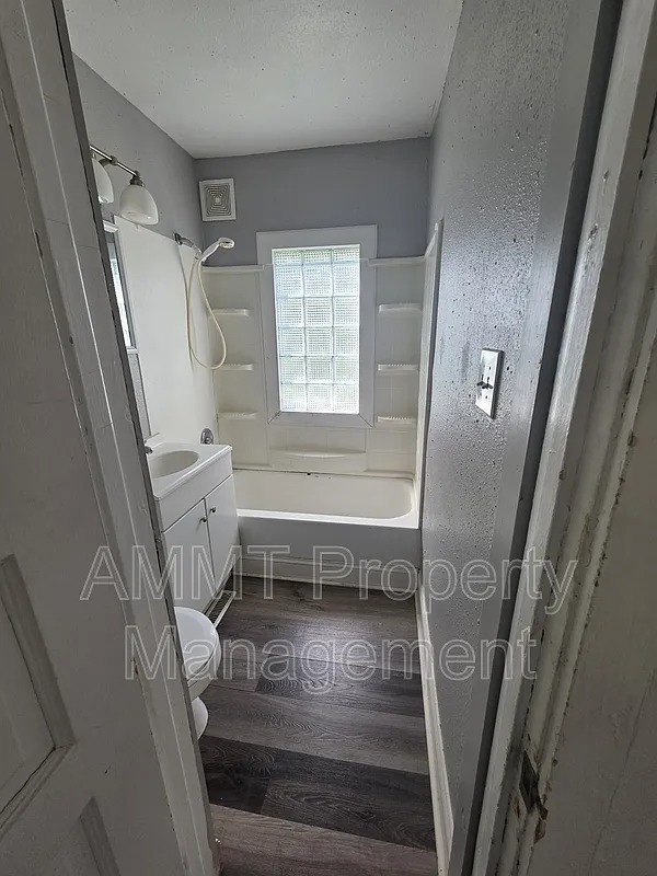 1 bed, 1.0 bath, 435 sqft, $1,000 — Photo 2