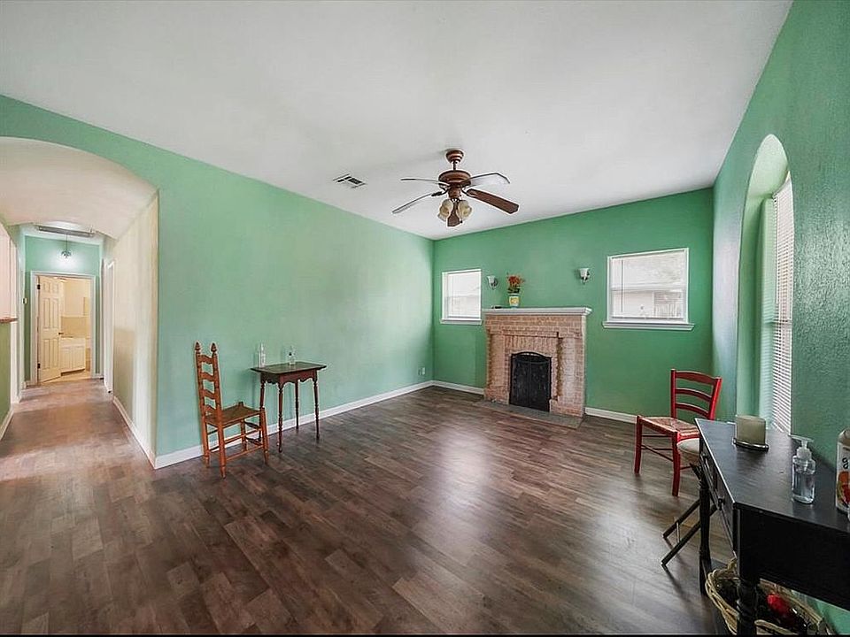 2nd image of 519 W Republic Ave