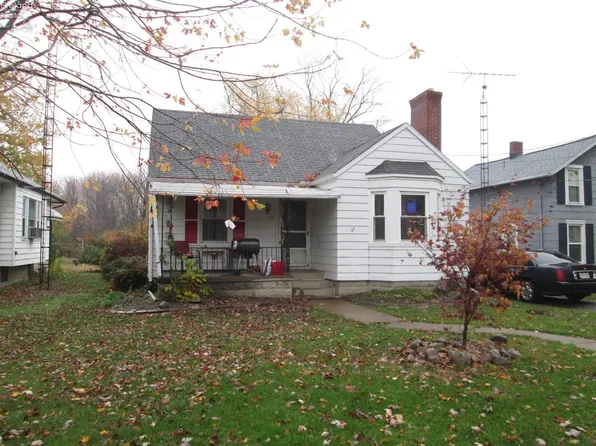 710 W 3rd St, Pt Clinton, OH 43452