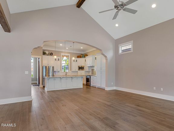 3rd image of 211 Edgehill Cir