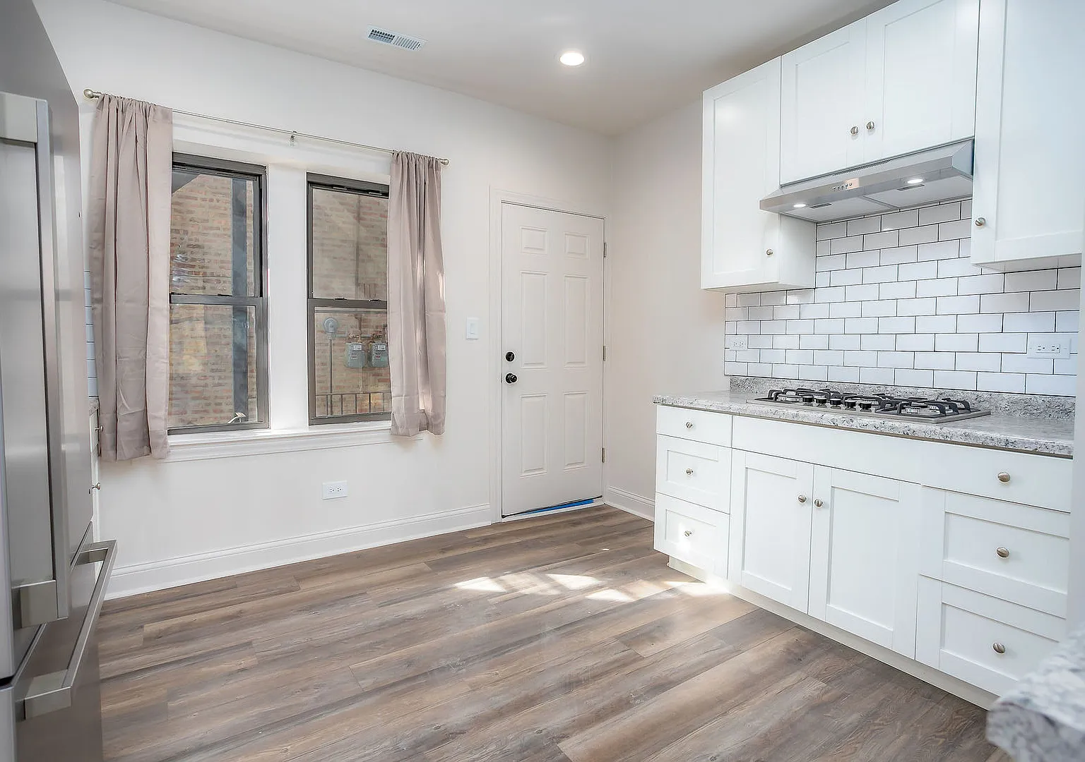 2 bed, 800 sqft, $1,300 — Photo 4