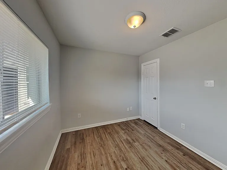 1838 Crooks Ct — Photo 12
