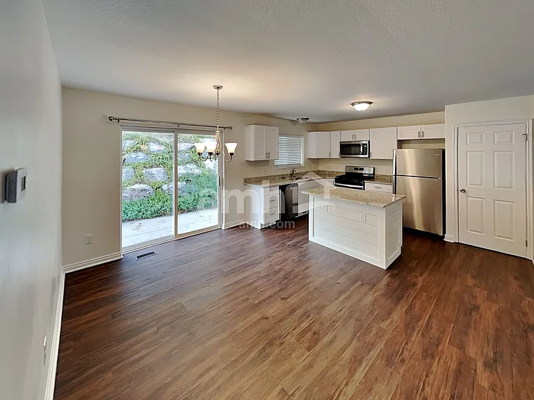 3327 N 1050 E — Photo 4