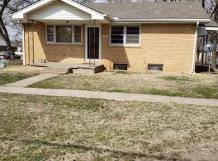 110 E 4th Ave, Belle Plaine, KS 67013