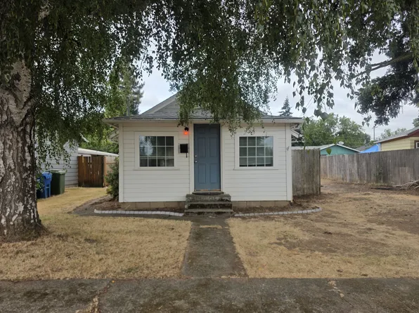 1155 N 1st St, Woodburn, OR 97071