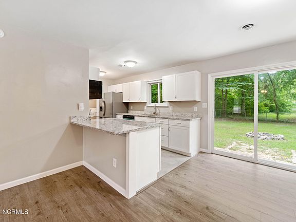 5th image of 207 Autumn Cir