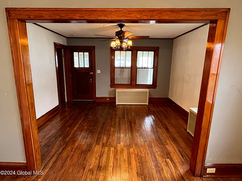 4th image of 16 Westfall Avenue