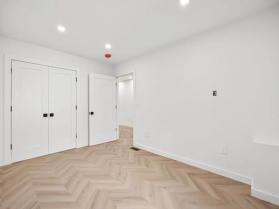4th image of 105 Gates Ave APT 1