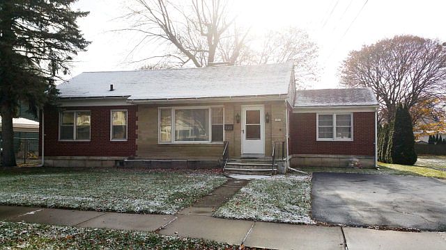 1st image of 221 Kingsbury Ave
