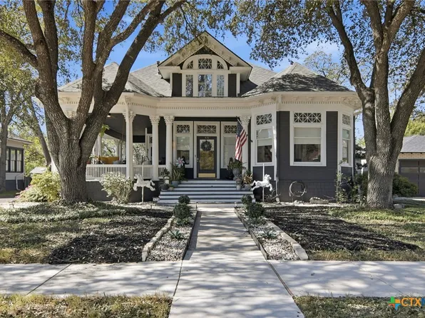 426 N Milam St, Seguin, TX 78155