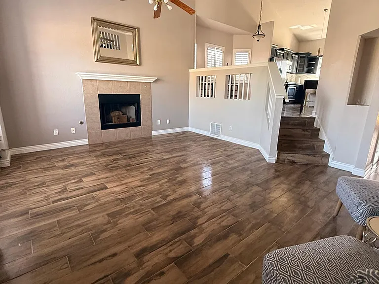 836 Sunset Park Dr — Photo 2