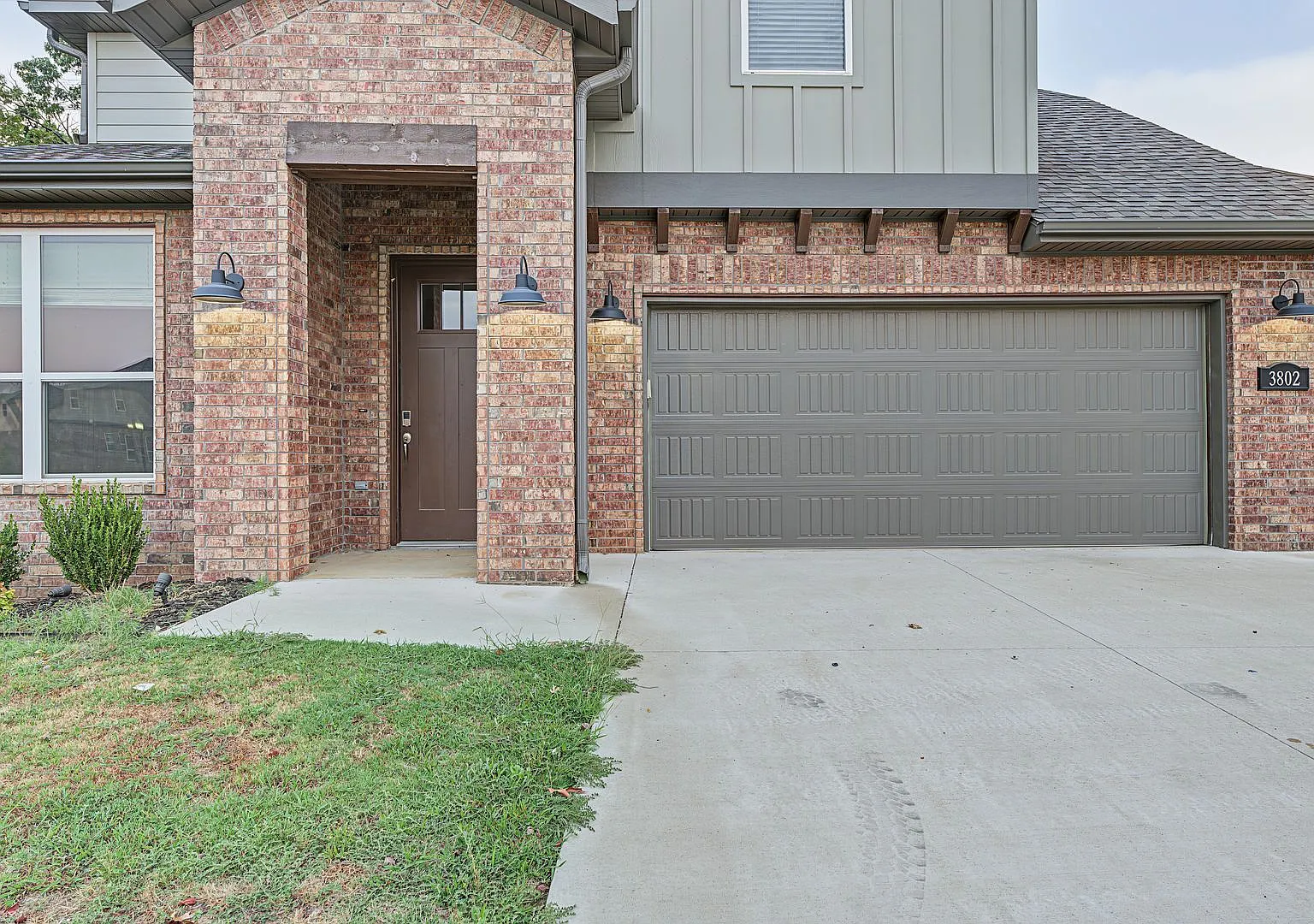 Gorgeous Bentonville Retreat Just 6 Miles from Walmart Home Office — Photo 3